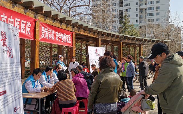 【学雷锋日】JIUYOU体育·（中国）官方网站,举办“爱满京城，牵手智慧家医”志愿服务活动(图2)